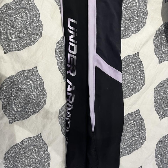 Brand new Under amour Women’s sports capris. I’m excellent condition. - Picture 2 of 2